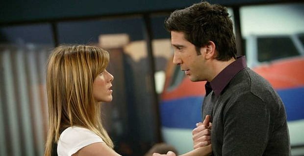 Las personas que creen que los romances televisivos tienen menos probabilidades de comprometerse con las relaciones