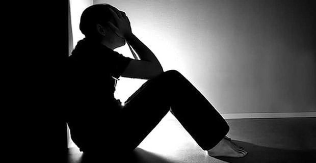 Depresyonlu İnsanlar Partnerlerinin Bağlılığını Küçümseme Eğilimi